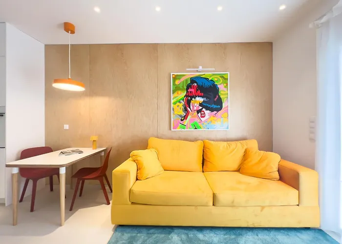 Homevision - Central & Quiet Design Condo