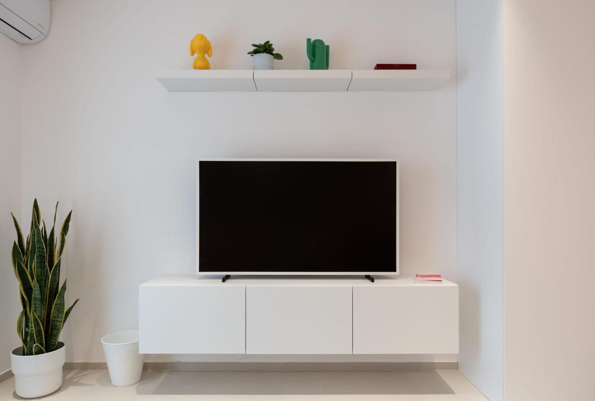 Homevision - Central & Quiet Design Condo Apartment