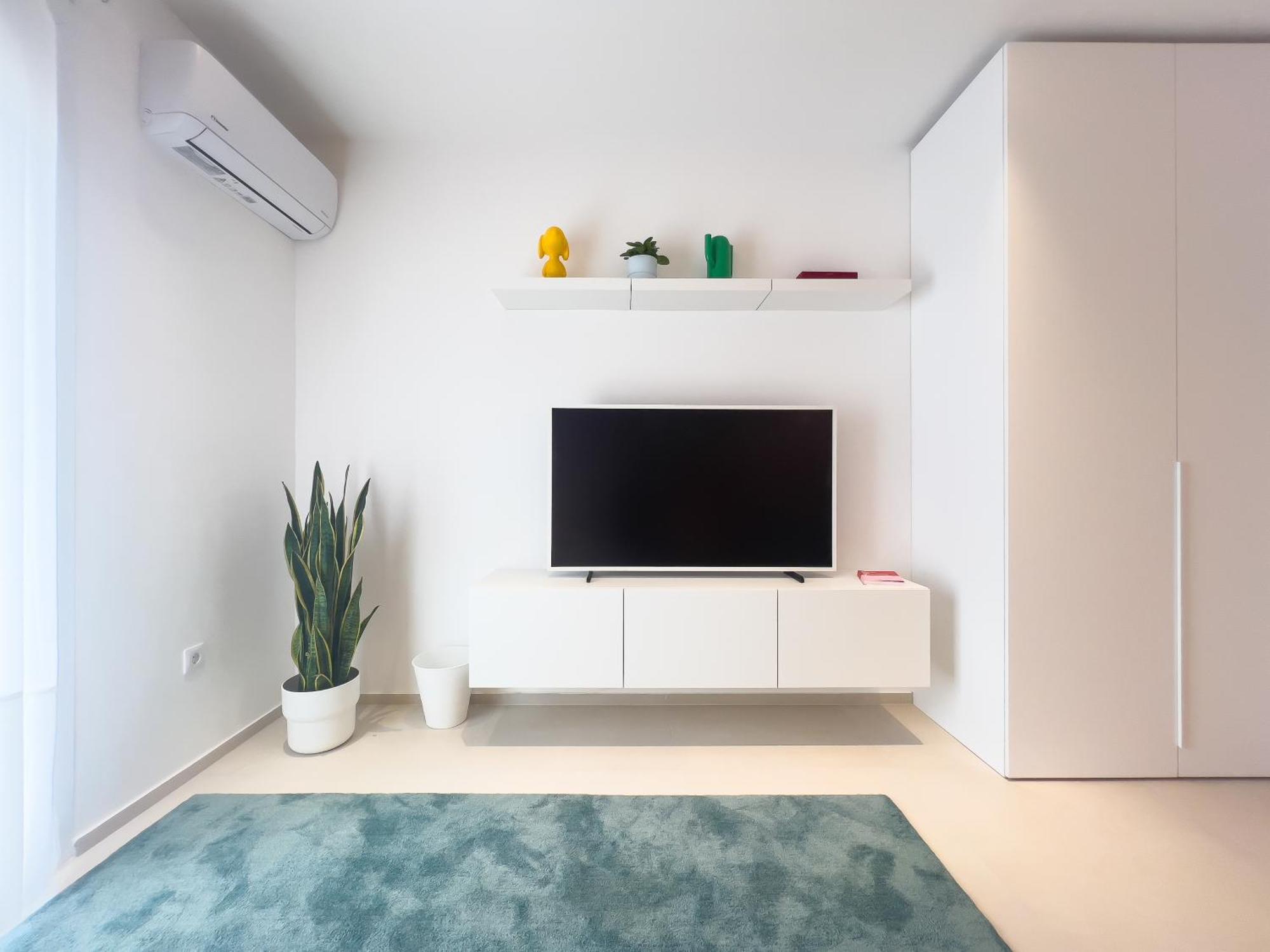 Homevision - Central & Quiet Design Condo Apartment *